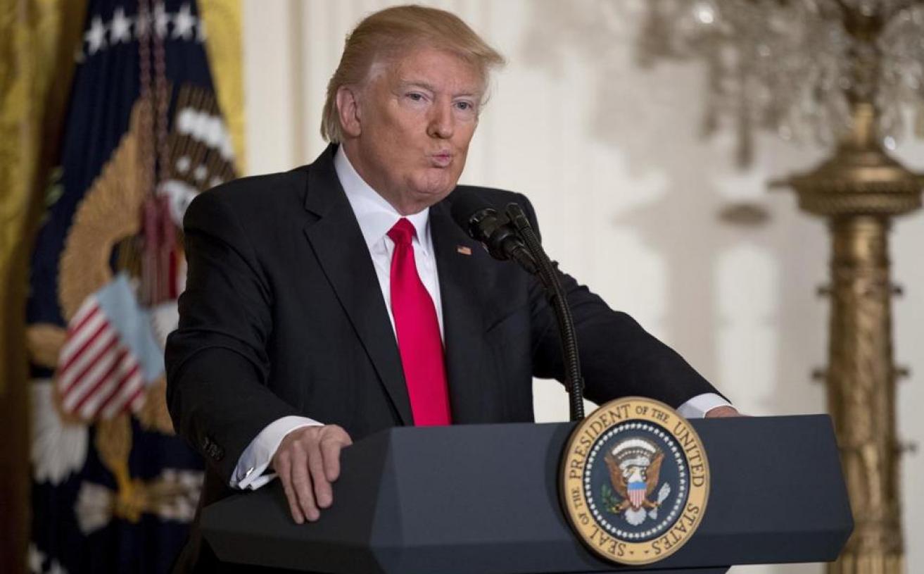 Trump Suddenly Defends Flynn Publicly