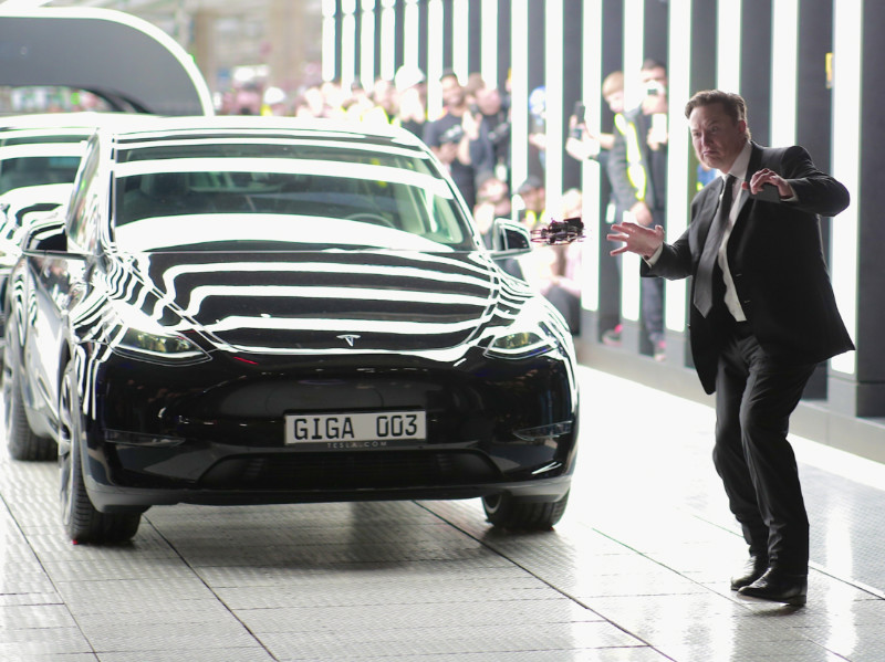 Investors assure that Tesla still cares about ESG after Musk calls it a “scam”